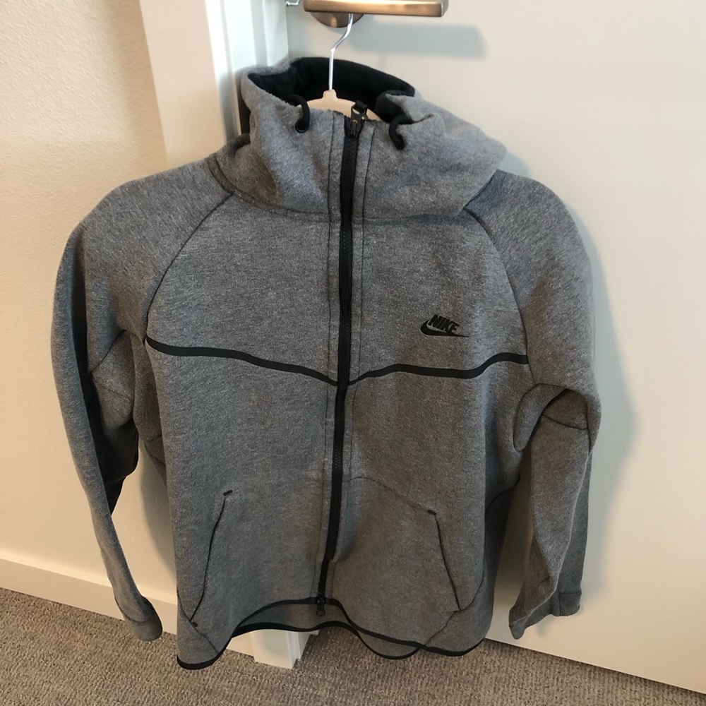 Large Men’s Nike Grey Hoodie
